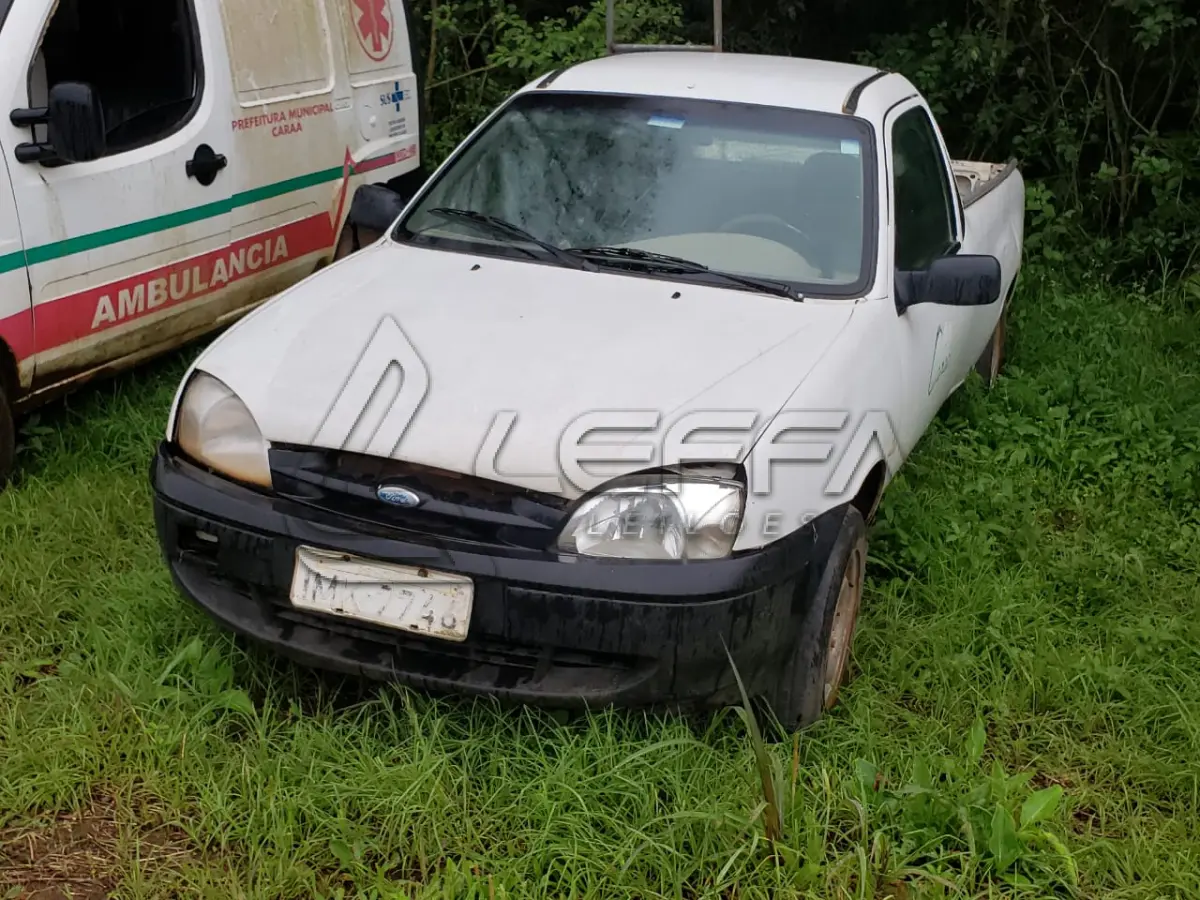 LOTE 007 - FORD/COURIER/Ambulância 1.6 L, placas IMK-7746, gasolina, ano e modelo 2005, cor branca