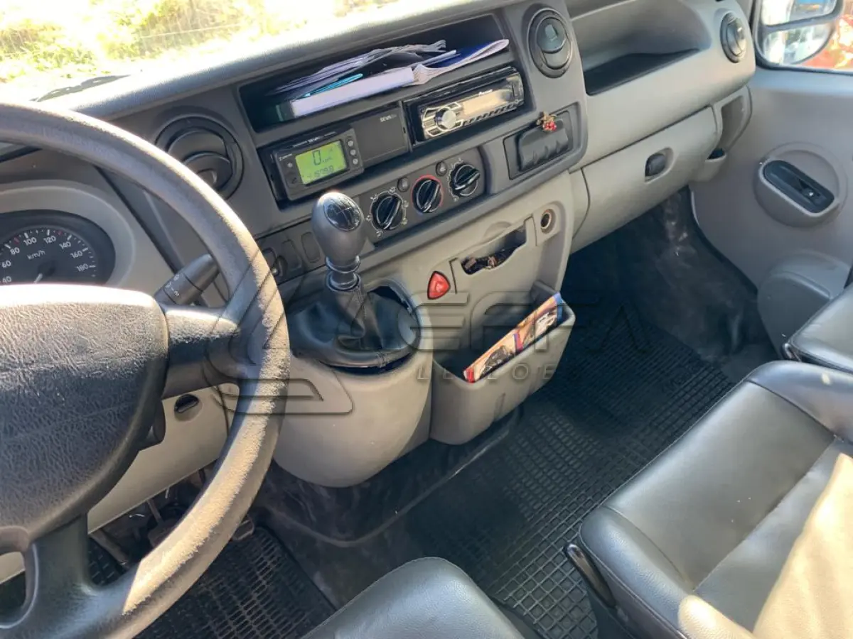 LOTE 002 - MICROONIBUS RENAULT MASTER JAEDI, diesel, ano 2012, modelo 2013
