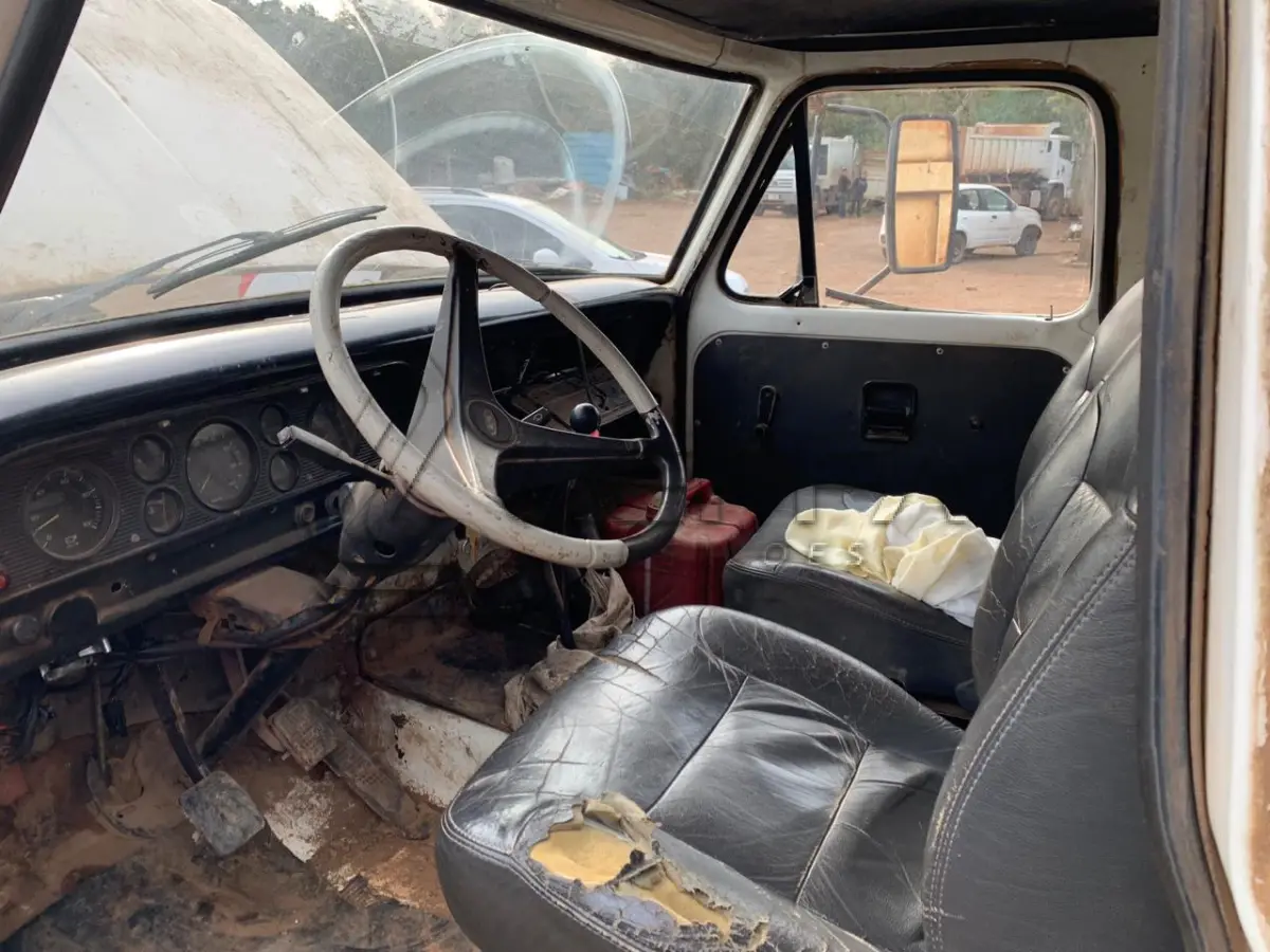 LOTE 002 - CAMINHÃO FORD F14000, placas IHN-6844, diesel, ano e modelo 1990, cor branca