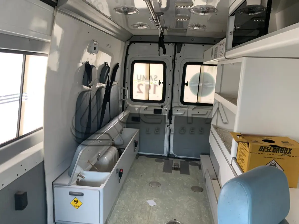 LOTE 001 - CAMINHONETE AMBULÂNCIA PEUGEOT BOXER RONTAN, ano 2012, modelo 2013, cor branca