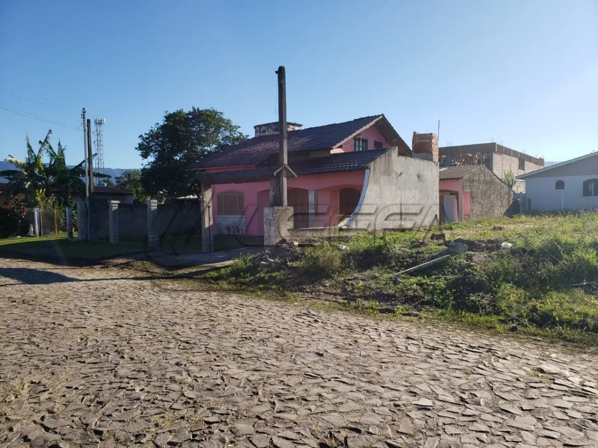 LOTE 001 - Casa de Alvenaria de dois Pavimentos, na rua Lourenço Mello, em Terra de Areia/RS