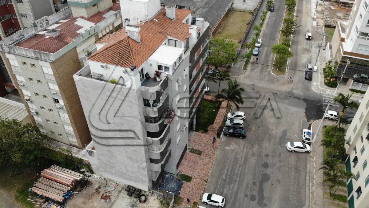 LOTE 001 - Apartamento 703 e Box 06, do Edifício Marichien no Centro de Torres/RS