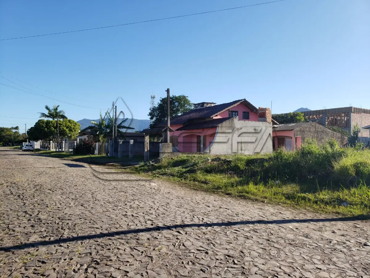 LOTE 001 - Casa de Alvenaria de dois Pavimentos, na rua Lourenço Mello, em Terra de Areia/RS