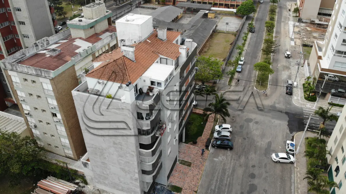LOTE 001 - Apartamento 703 e Box 06, do Edifício Marichien no Centro de Torres/RS