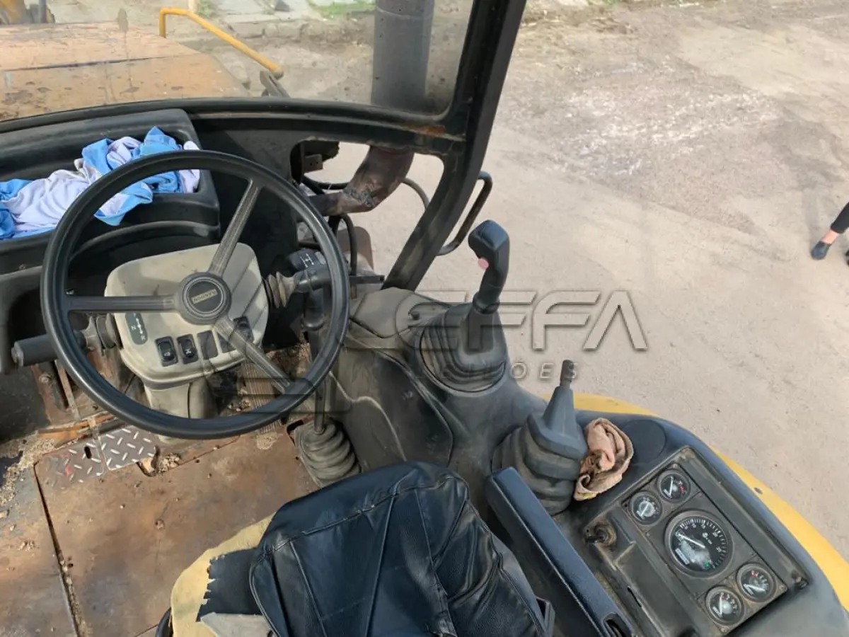 LOTE 016 - RETROESCAVADEIRA MA RANDON 406, Placas IUI 7562 ano/modelo 2013