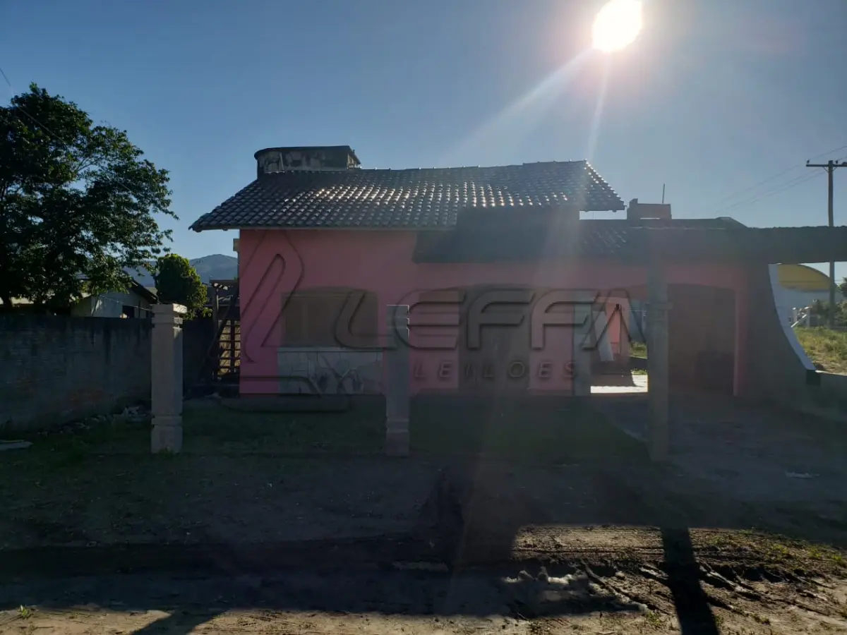 LOTE 001 - Casa de Alvenaria de dois Pavimentos, na rua Lourenço Mello, em Terra de Areia/RS