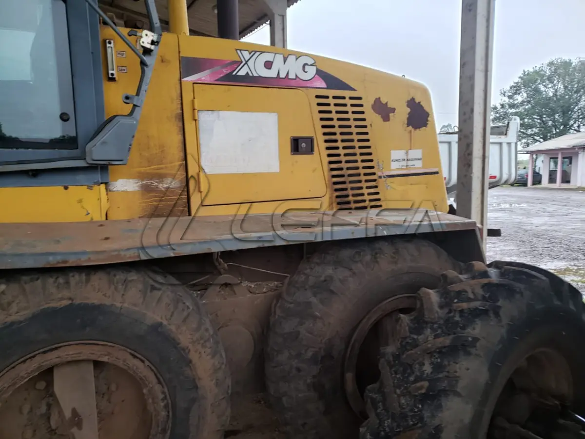 LOTE 003 - MOTO NIVELADORA XCMG, GR 180, motor Grader, diesel,  ano 2010 e modelo 2011