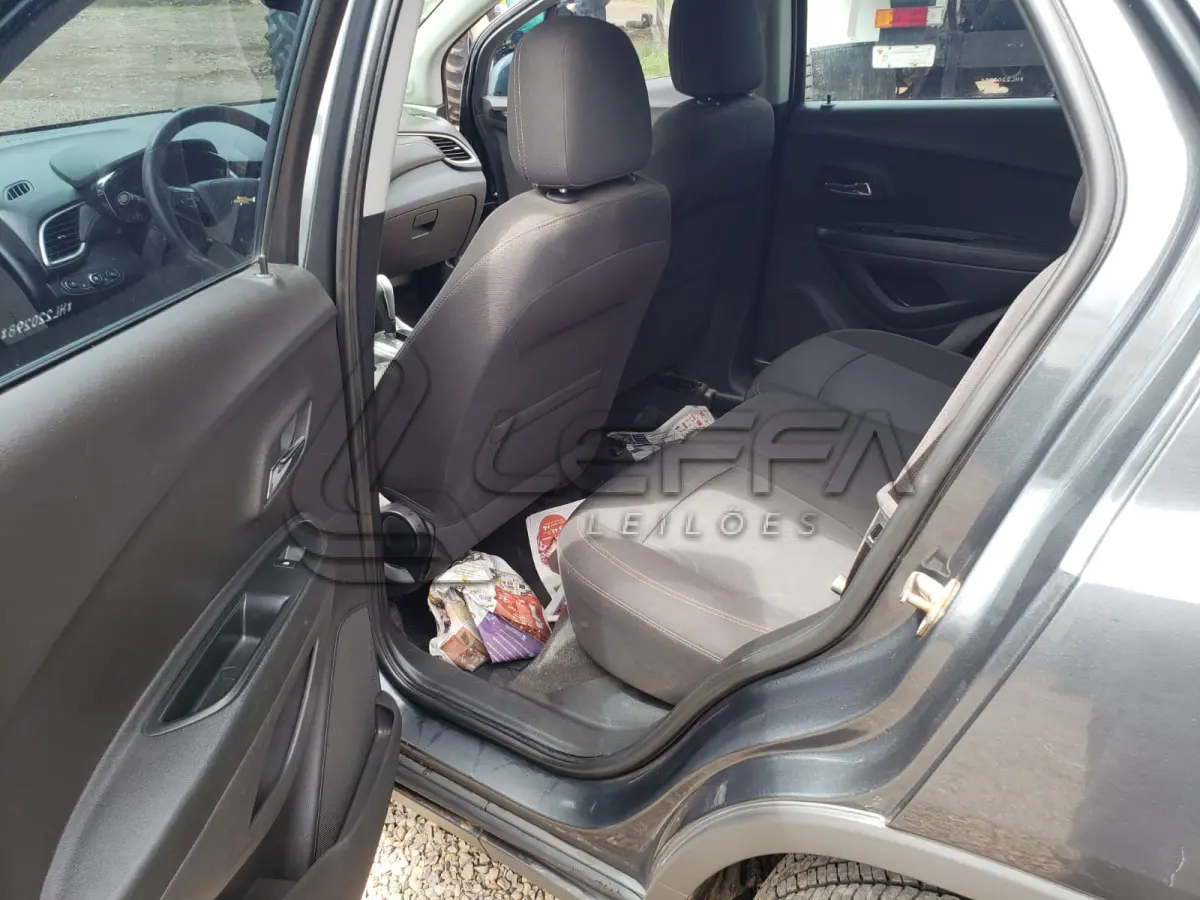 LOTE 002 - VEÍCULO GM TRACKER LT MARCA CHEVROLET, a gasolina/álcool, ano e modelo 2017