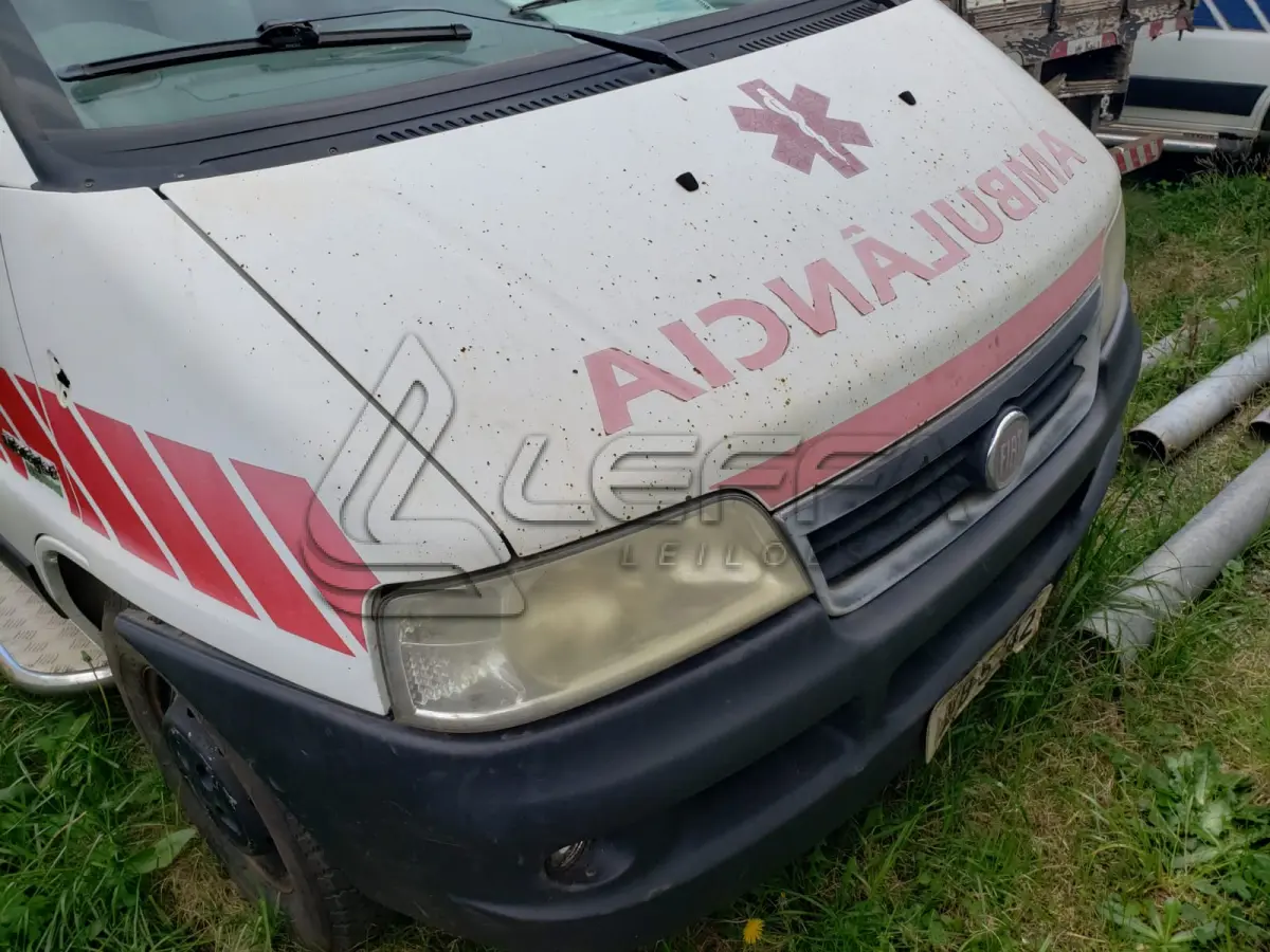 LOTE 004 - MICROONIBUS AMBULÂNCIA FIAT/DUCATO, MC TCA, PLACAS  IVB-6342, diesel, branca ano 2013, modelo 2014,
