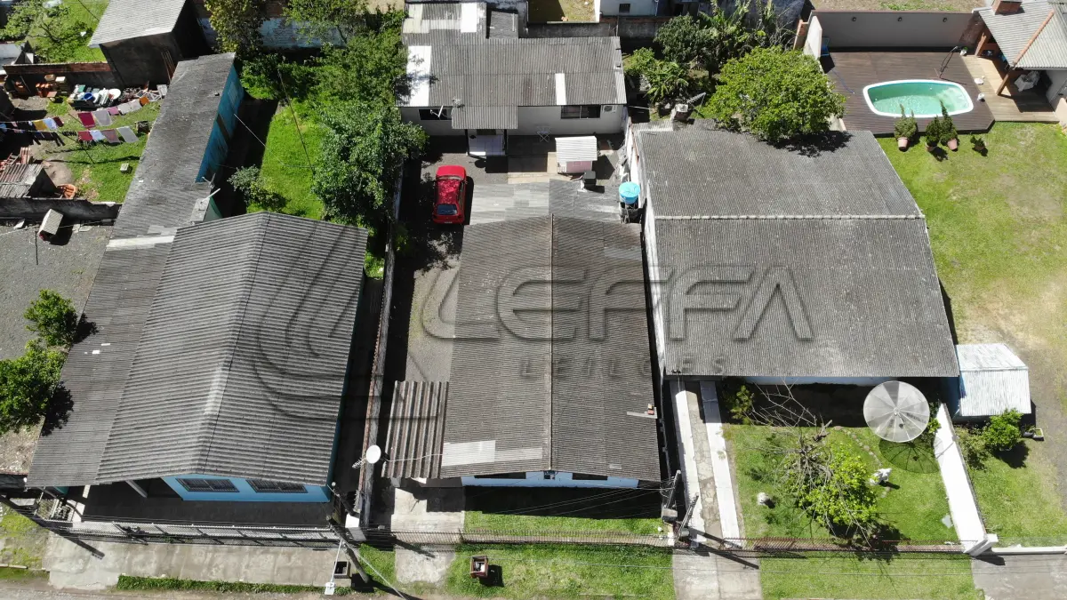 LOTE 001 - Terreno Urbano, com benfeitorias, na rua Santa Rita, 56 na Vila São João, em Torres/RS