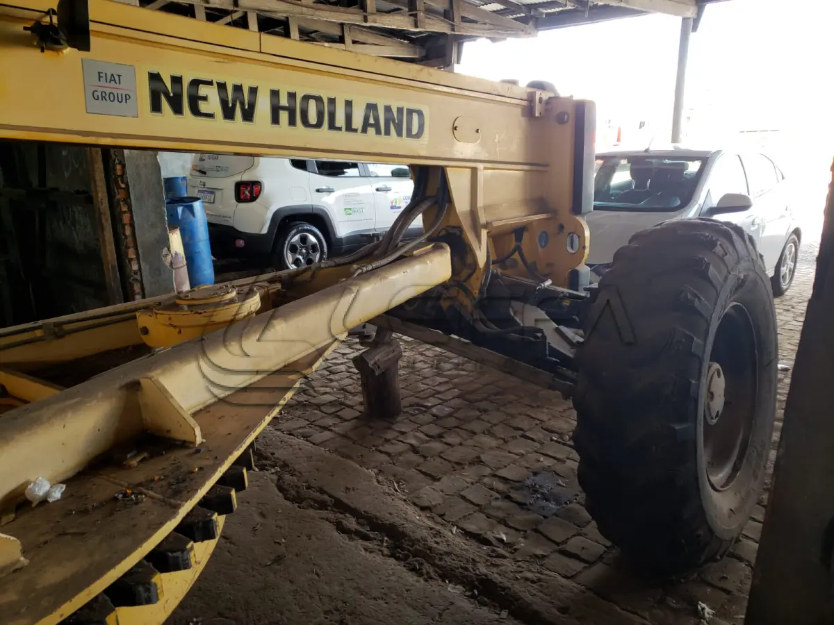 LOTE 008 - MOTONIVELADORA NEW HOLLAND, RG140B, diesel, ano e modelo 2009