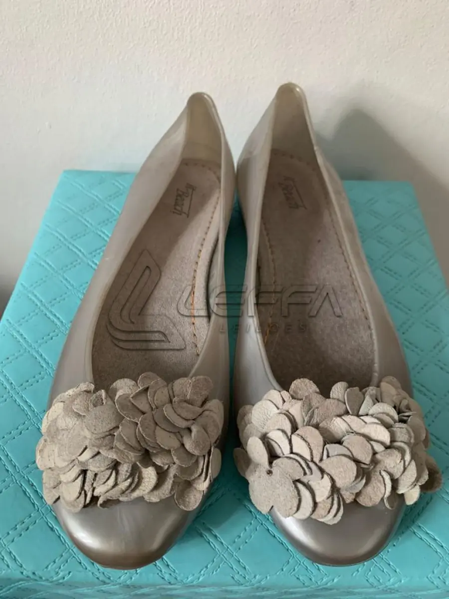 LOTE 001 - 200 PARES DE SAPATILHAS – DIVERSAS CORES, MODELOS E TAMANHOS