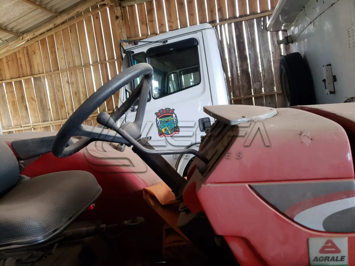 LOTE 003 - Trator Agrale 5075, diesel, ano e modelo 2015, não está funcionando