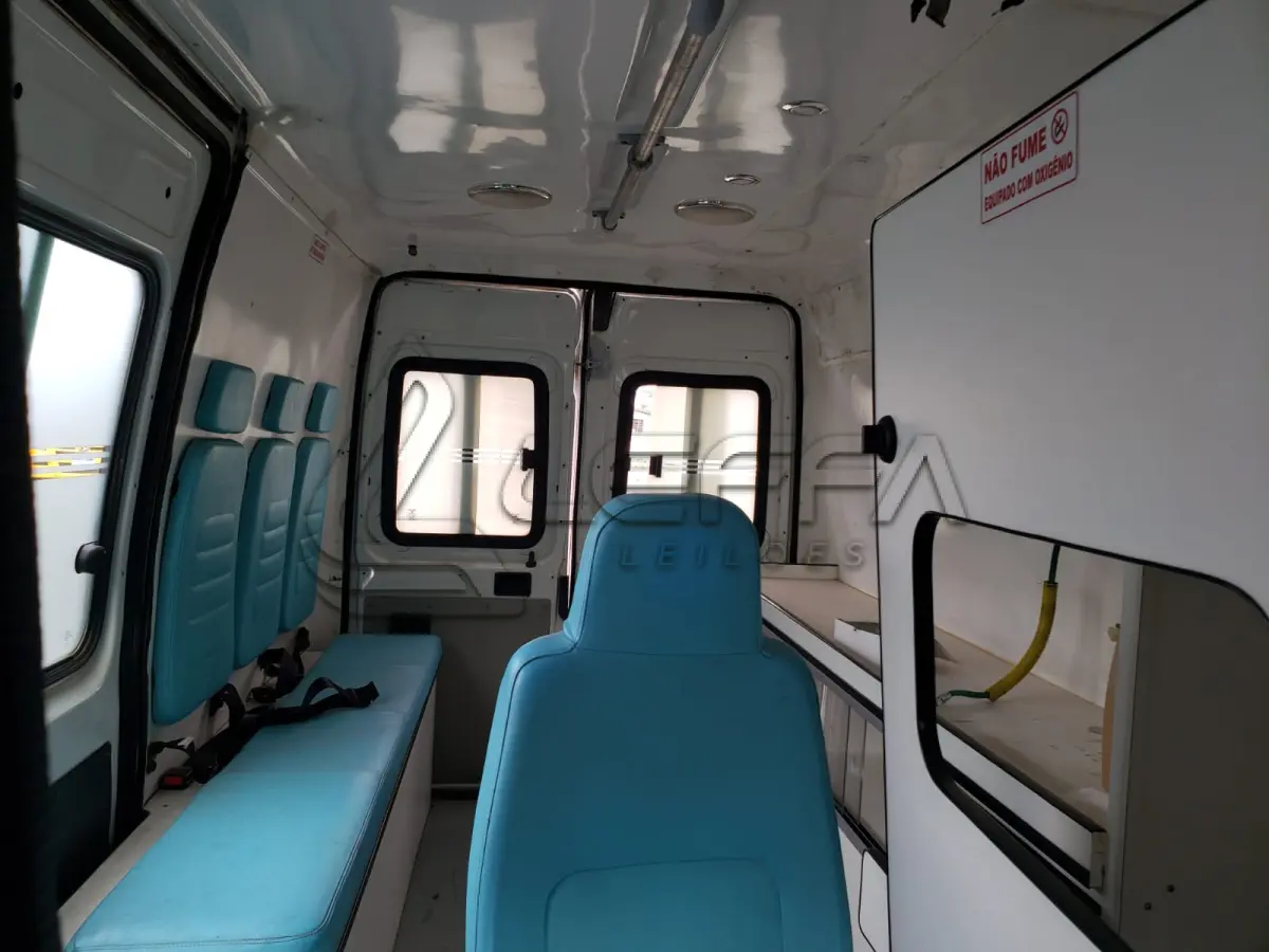 LOTE 004 - MICROONIBUS AMBULÂNCIA FIAT/DUCATO, MC TCA, PLACAS  IVB-6342, diesel, branca ano 2013, modelo 2014,