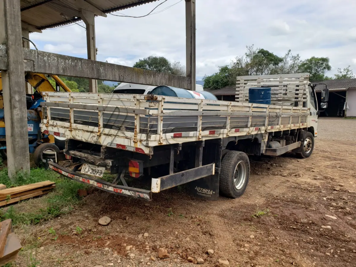 LOTE 006 - CAMINHÃO FOTON AUMARK 1009T, a diesel, ano e modelo 2015