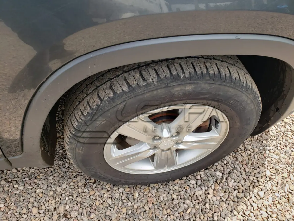 LOTE 002 - VEÍCULO GM TRACKER LT MARCA CHEVROLET, a gasolina/álcool, ano e modelo 2017