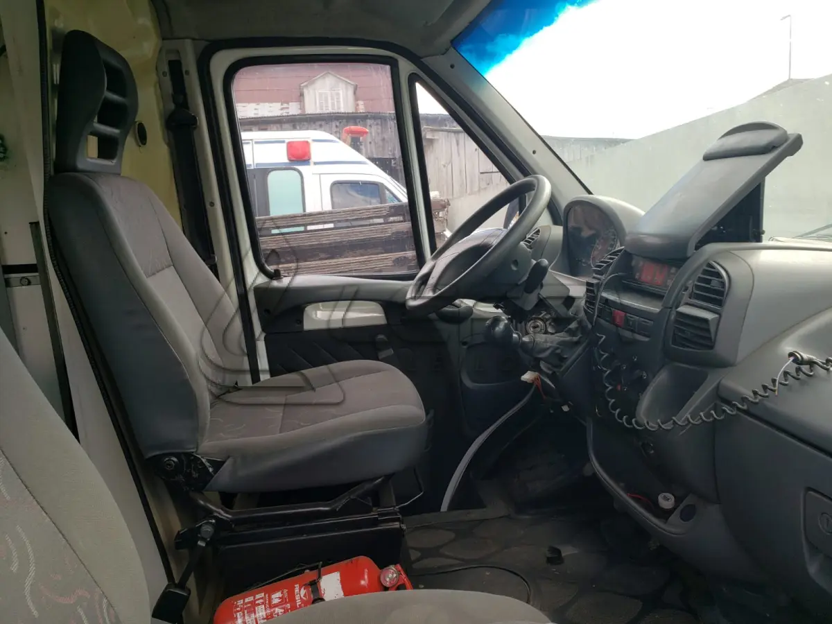 LOTE 004 - MICROONIBUS AMBULÂNCIA FIAT/DUCATO, MC TCA, PLACAS  IVB-6342, diesel, branca ano 2013, modelo 2014,