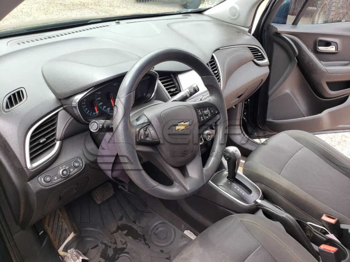 LOTE 002 - VEÍCULO GM TRACKER LT MARCA CHEVROLET, a gasolina/álcool, ano e modelo 2017