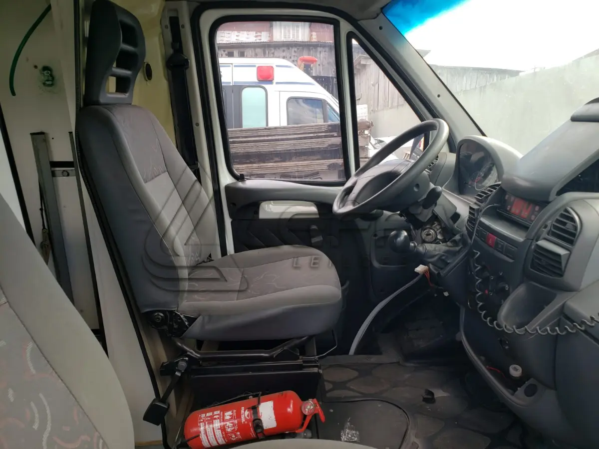 LOTE 004 - MICROONIBUS AMBULÂNCIA FIAT/DUCATO, MC TCA, PLACAS  IVB-6342, diesel, branca ano 2013, modelo 2014,