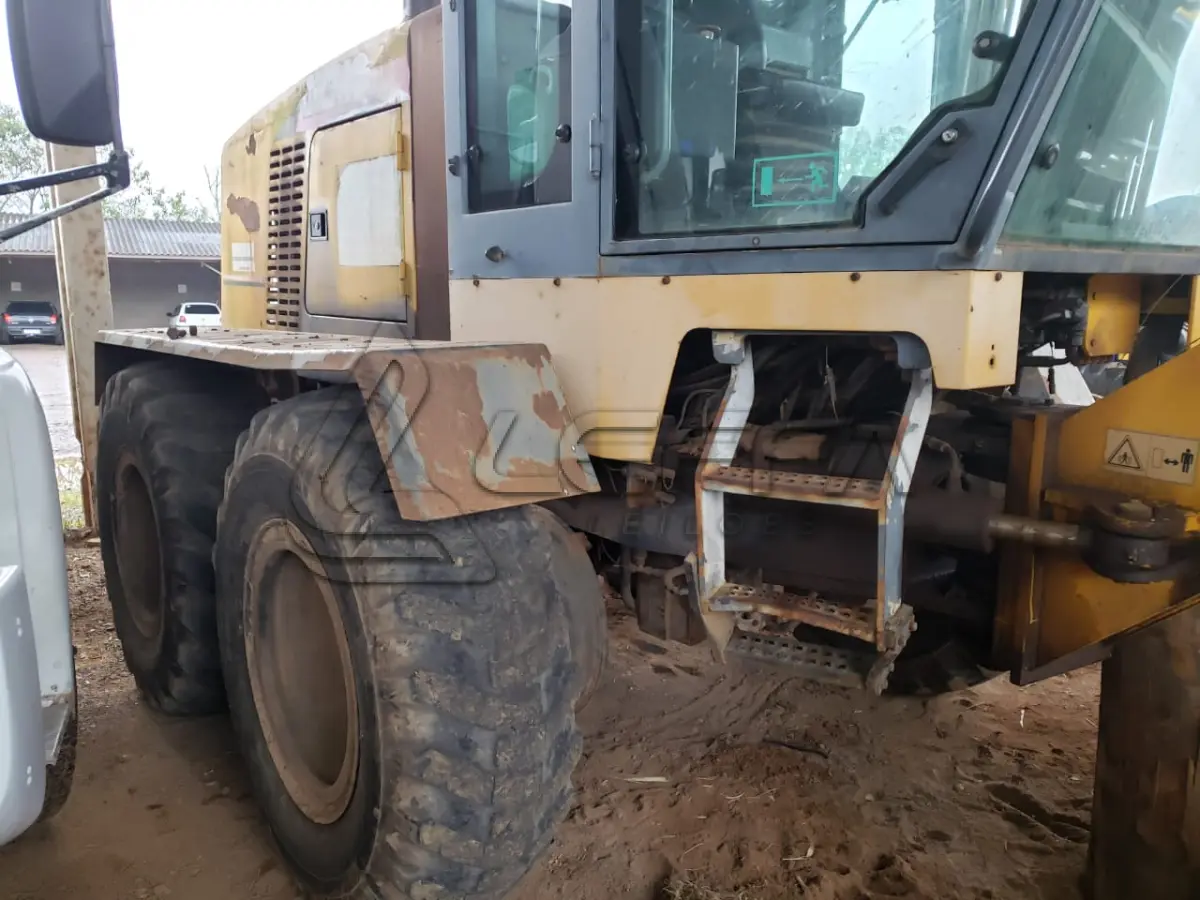 LOTE 003 - MOTO NIVELADORA XCMG, GR 180, motor Grader, diesel,  ano 2010 e modelo 2011