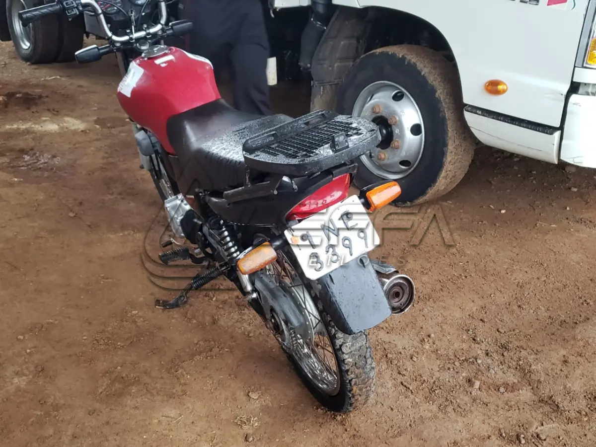 LOTE 007 - MOTOCICLETA HONDA CG, FAN 125, gasolina, placas INE  3399, vermelha, ano e modelo 2006