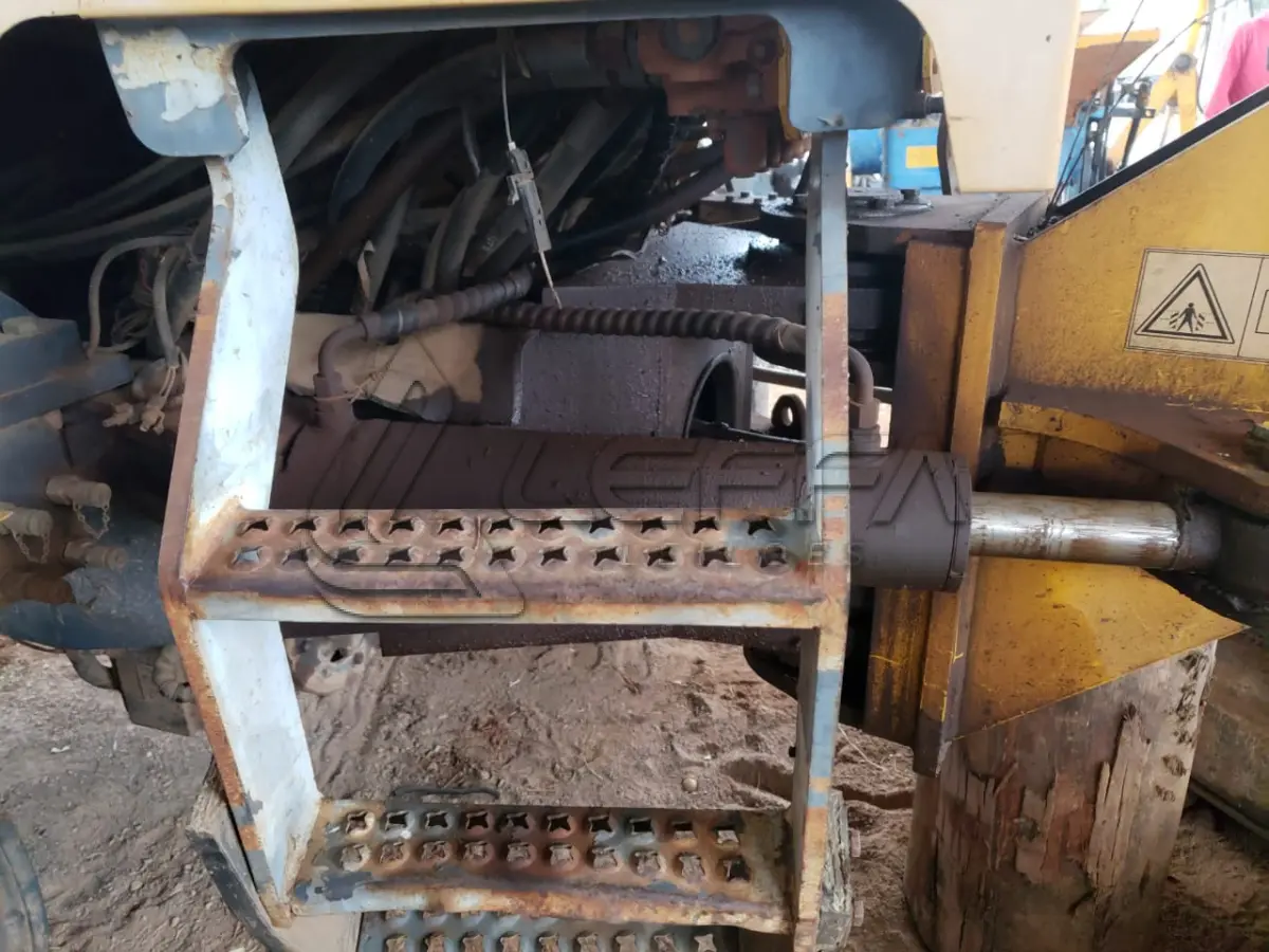 LOTE 003 - MOTO NIVELADORA XCMG, GR 180, motor Grader, diesel,  ano 2010 e modelo 2011