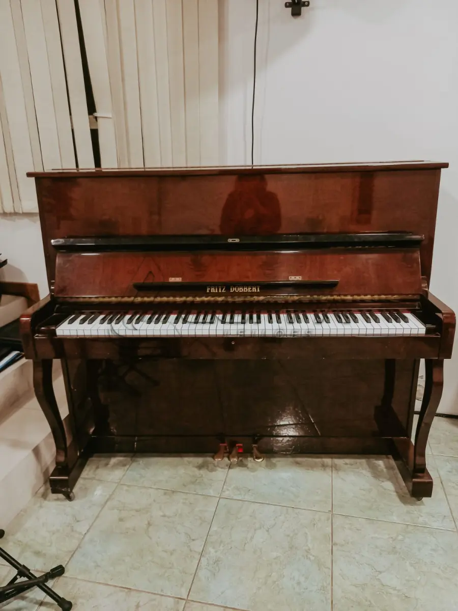LOTE 001 - Piano Vertical Fritz Dobbert