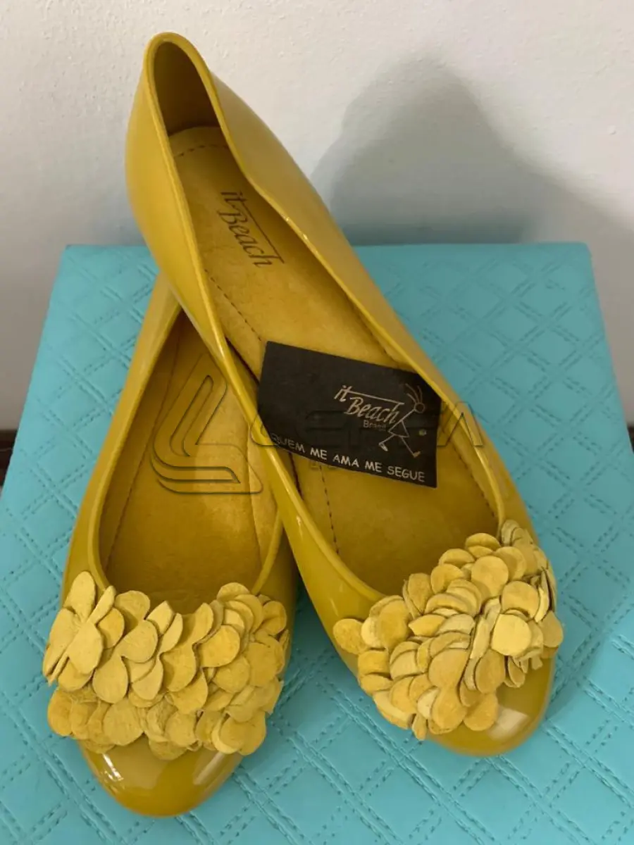 LOTE 001 - 200 PARES DE SAPATILHAS – DIVERSAS CORES, MODELOS E TAMANHOS