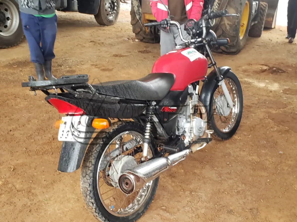 LOTE 007 - MOTOCICLETA HONDA CG, FAN 125, gasolina, placas INE  3399, vermelha, ano e modelo 2006