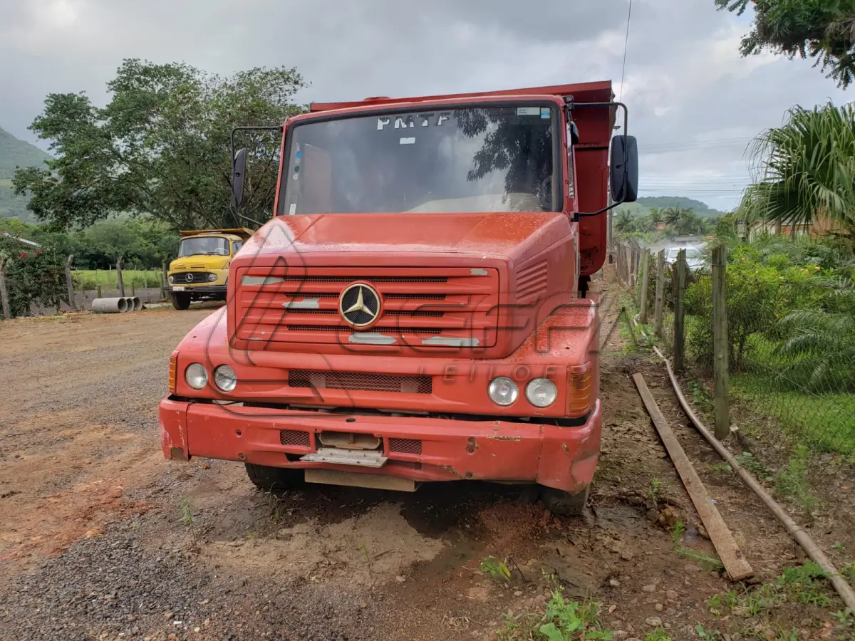 LOTE 002 - Caminhão Basculante, Mercedes Benz 1620, diesel, placas ILQ 7096, ano e modelo 2003, não está funcionando