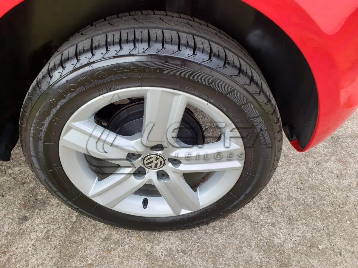 LOTE 001 - VEÍCULO VW/NOVO FOX HL MD, PLACAS IXD-5117, VERMELHO, ANO E MODELO 2016, ÚNICO DONO
