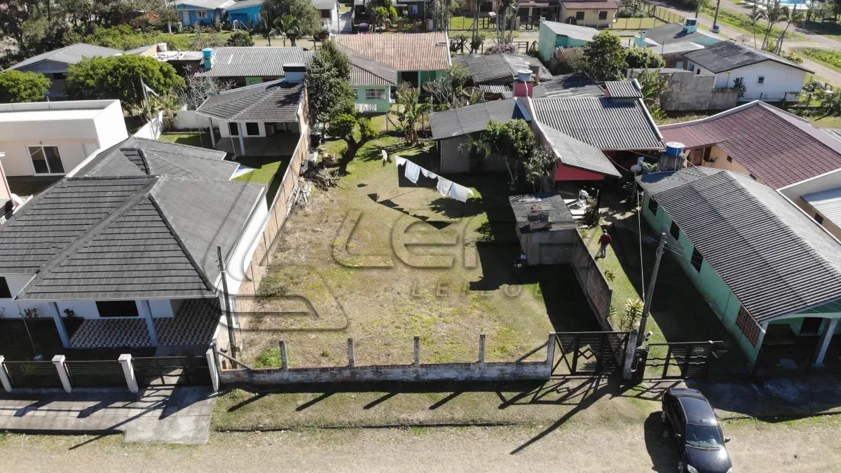 LOTE 001 - Terreno Urbano com benfeitorias, Lote 03 Quadra 27, na Praia da Figueirinha, em Arroio do Sal/RS