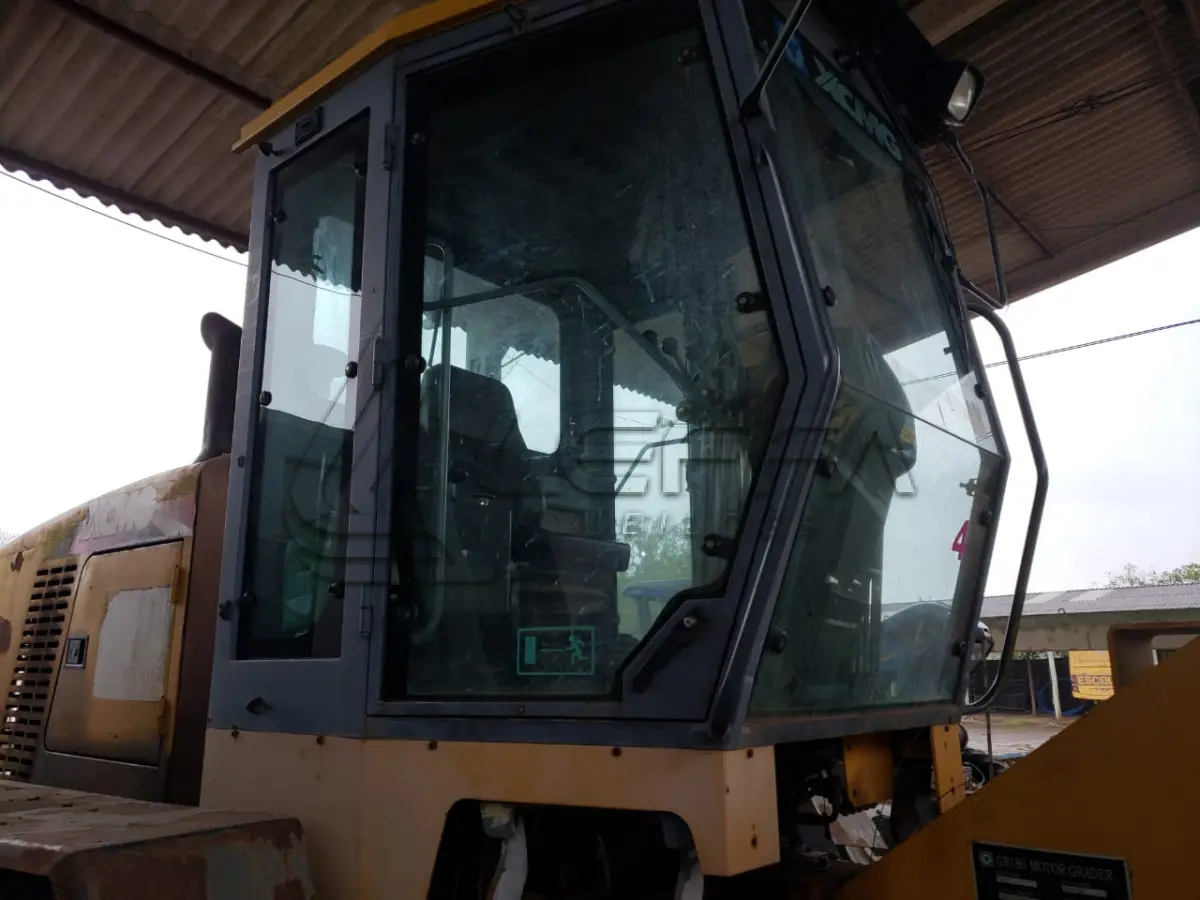 LOTE 003 - MOTO NIVELADORA XCMG, GR 180, motor Grader, diesel,  ano 2010 e modelo 2011