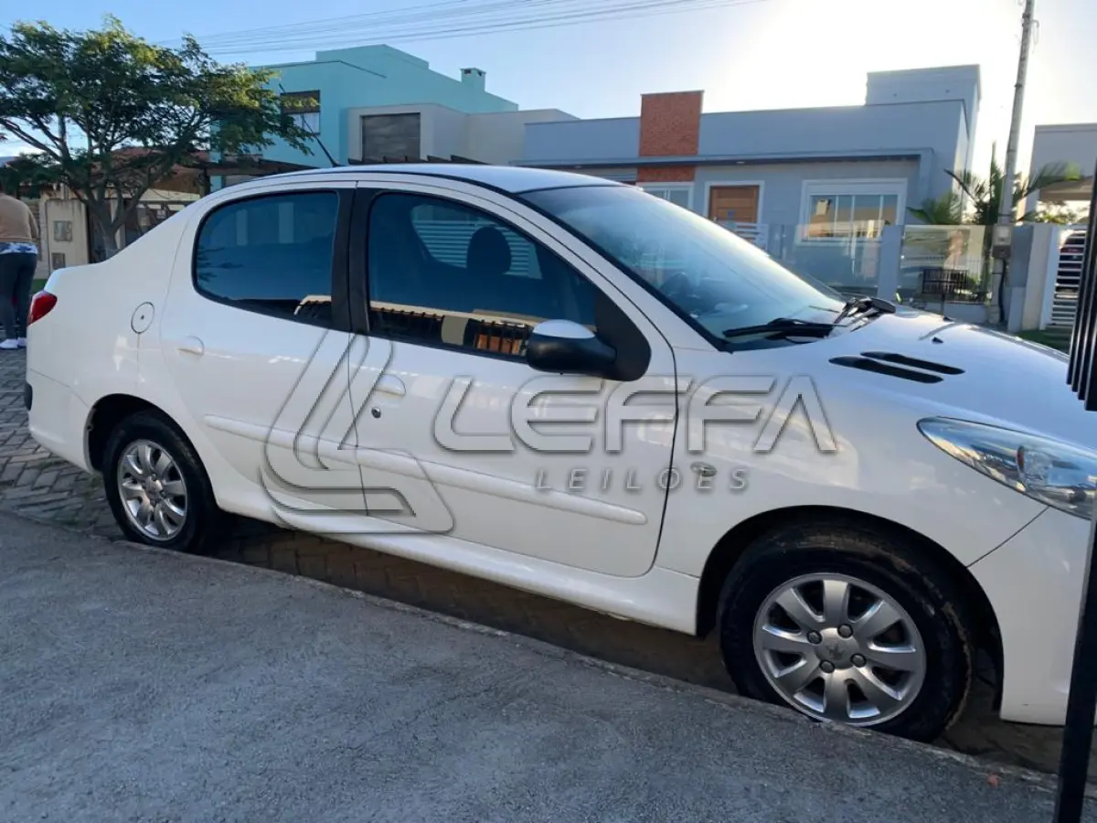 LOTE 001 - Veículo Peugeot/207 passion XR S, Branco, 5P/82CV, Gasolina