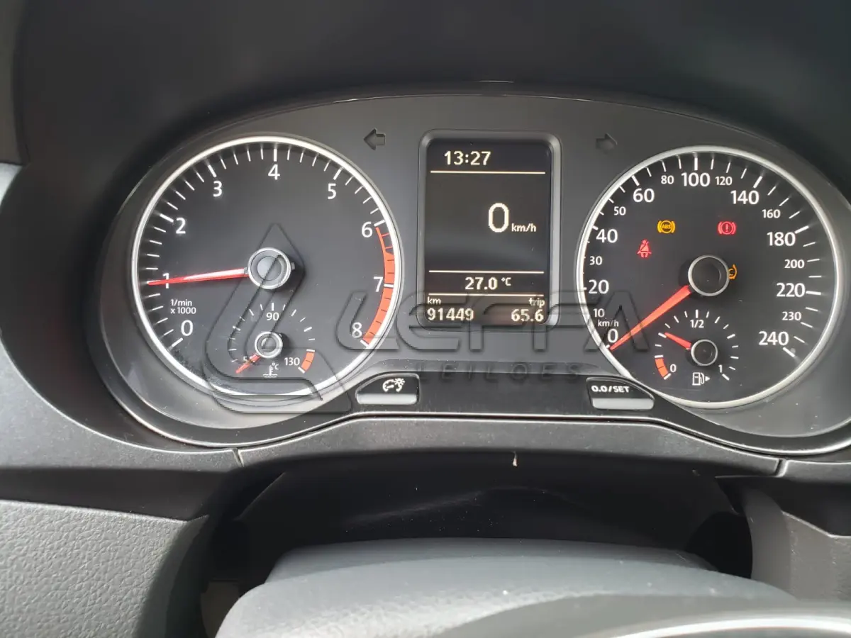 LOTE 001 - VEÍCULO VW/NOVO FOX HL MD, PLACAS IXD-5117, VERMELHO, ANO E MODELO 2016, ÚNICO DONO