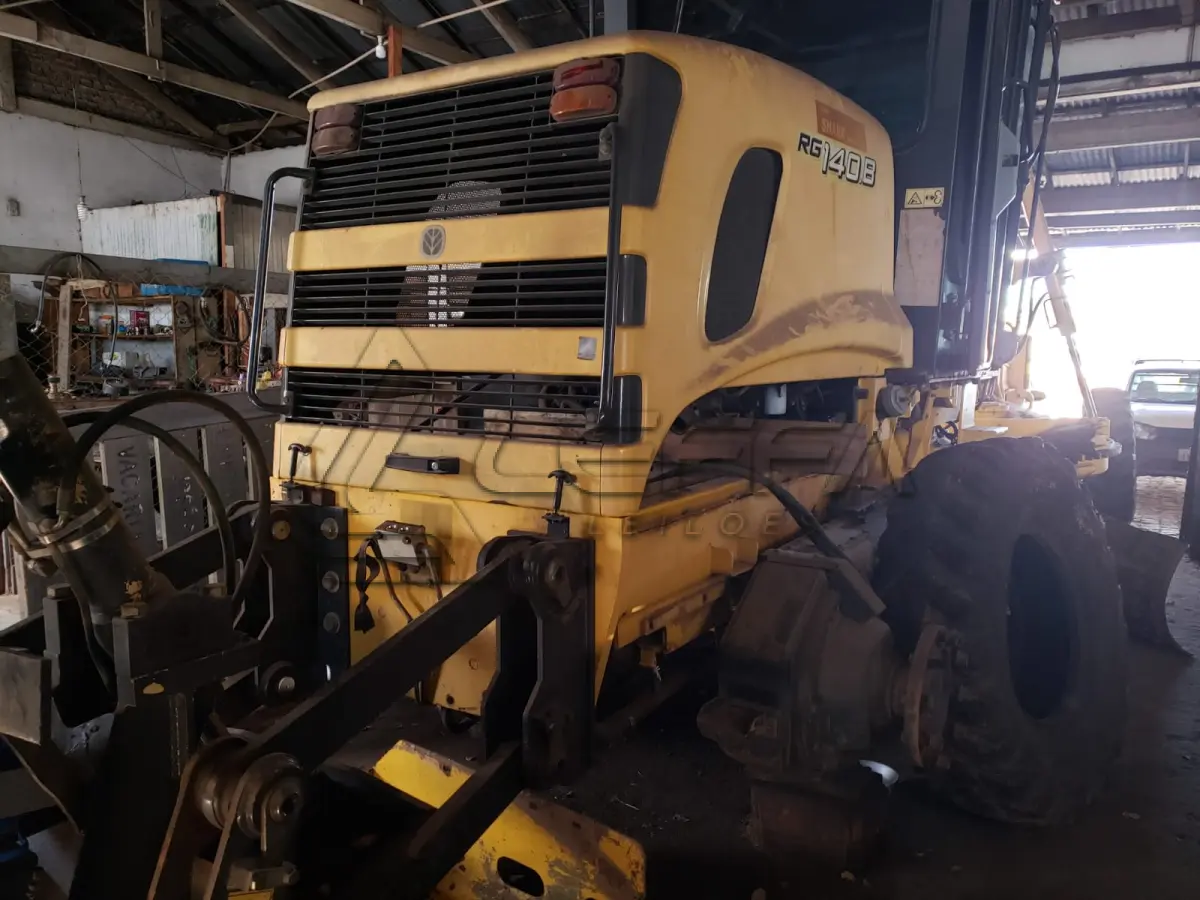 LOTE 008 - MOTONIVELADORA NEW HOLLAND, RG140B, diesel, ano e modelo 2009