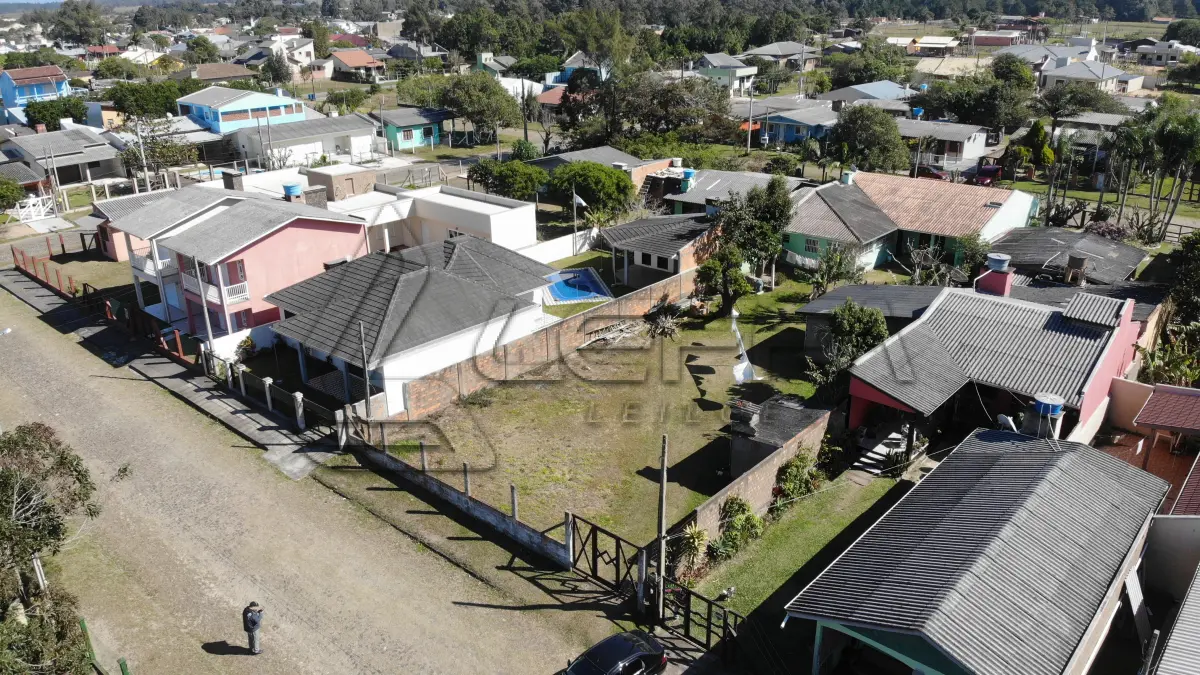 LOTE 001 - Terreno Urbano com benfeitorias, Lote 03 Quadra 27, na Praia da Figueirinha, em Arroio do Sal/RS