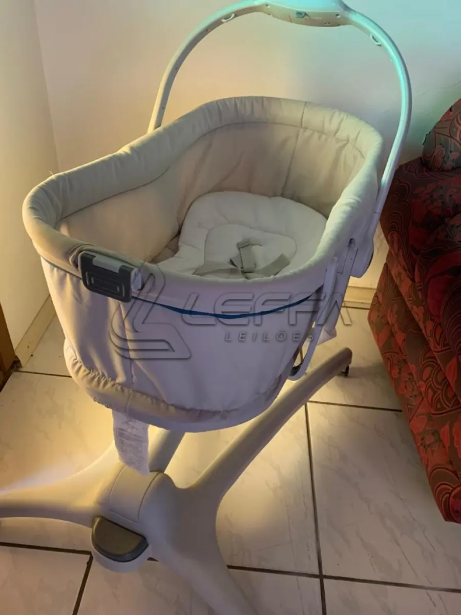 LOTE 001 - Berço portátil Chicco baby hung 4 in 1 glacial