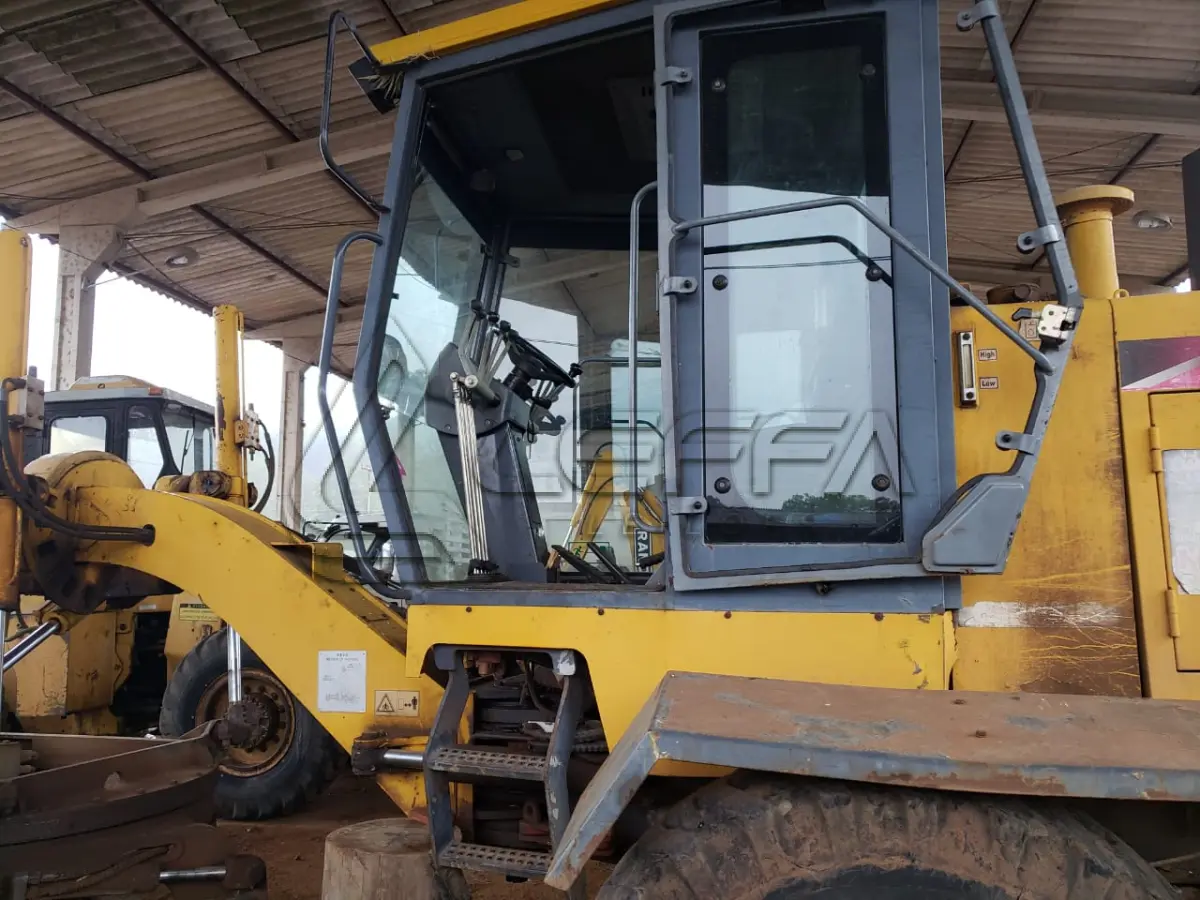 LOTE 003 - MOTO NIVELADORA XCMG, GR 180, motor Grader, diesel,  ano 2010 e modelo 2011