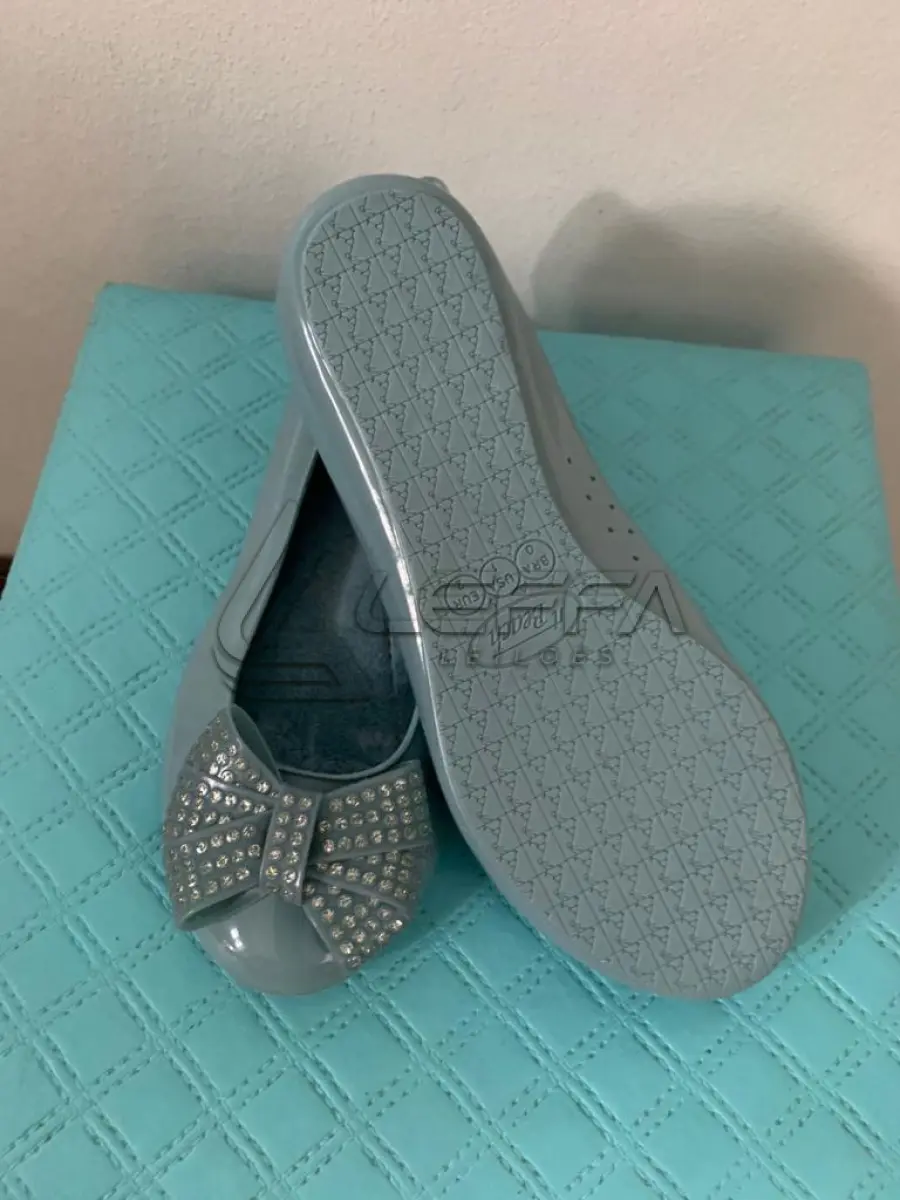 LOTE 001 - 200 PARES DE SAPATILHAS – DIVERSAS CORES, MODELOS E TAMANHOS