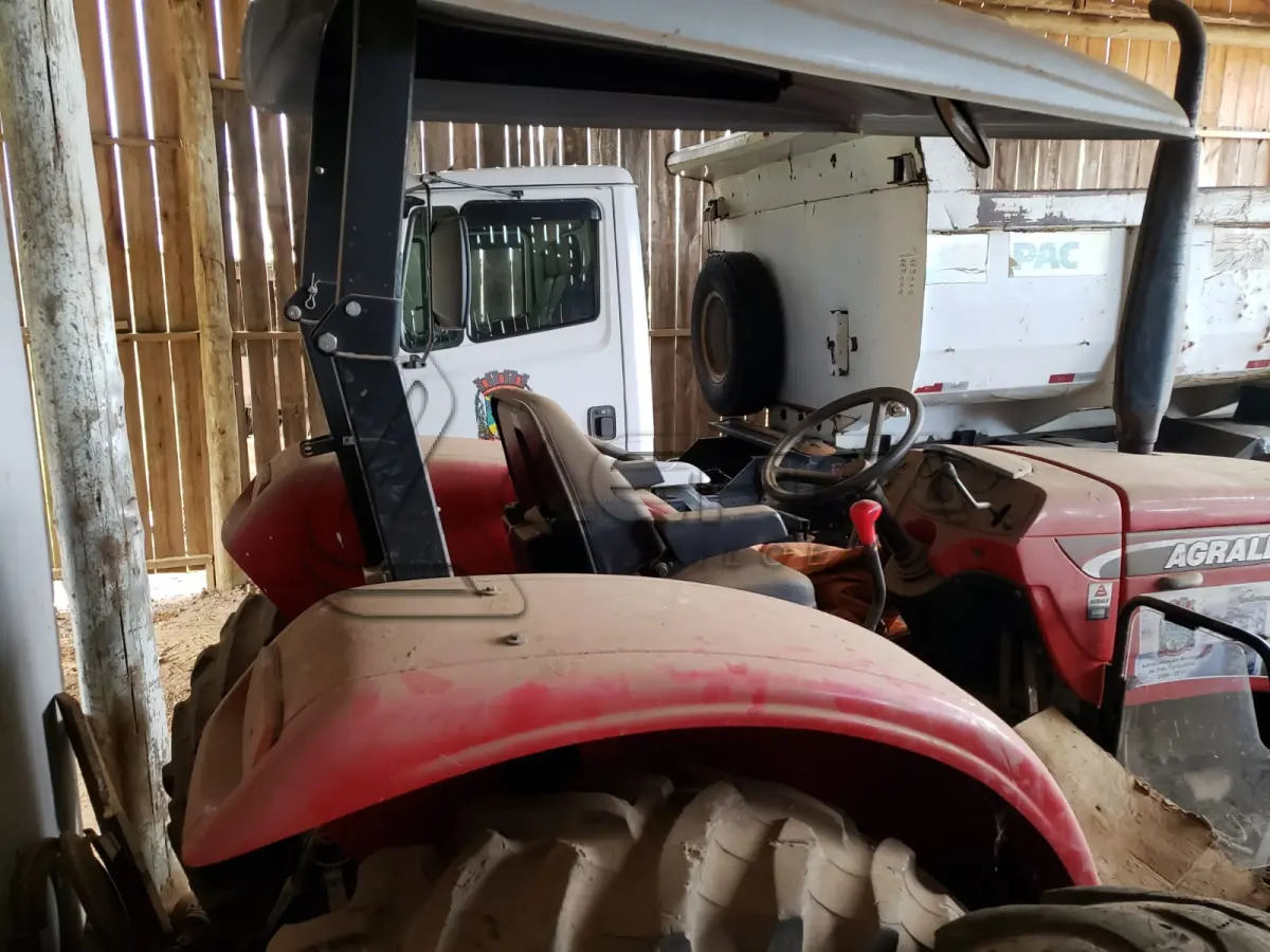 LOTE 003 - Trator Agrale 5075, diesel, ano e modelo 2015, não está funcionando