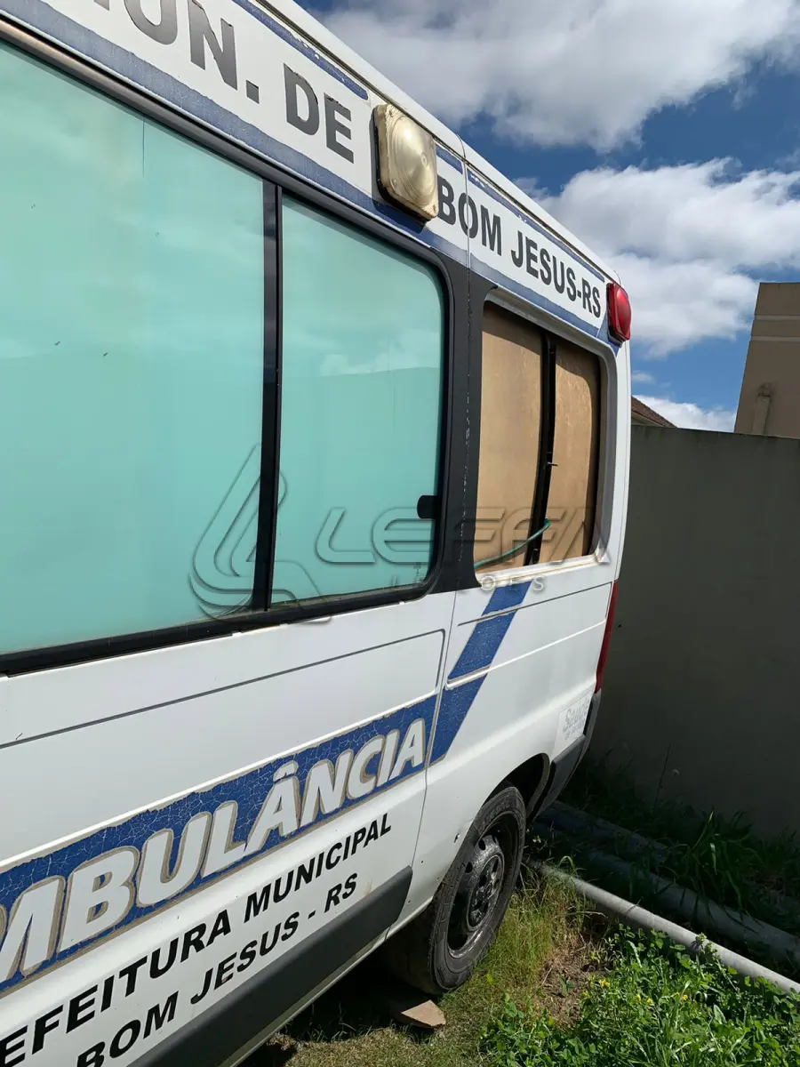 LOTE 005 - MICROONIBUS AMBULÂNCIA FIAT/DUCATO, MC TCA, PLACAS IUP4266, diesel, branca, ano 2013, modelo 2014
