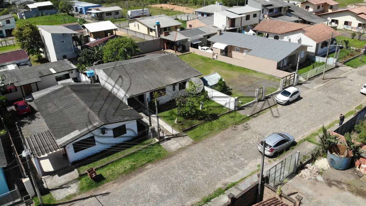 LOTE 001 - Terreno Urbano, com benfeitorias, na rua Santa Rita, 56 na Vila São João, em Torres/RS