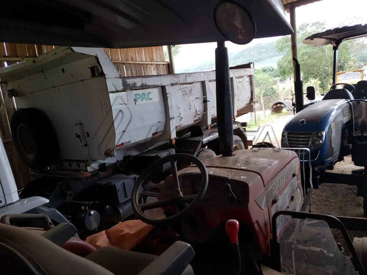 LOTE 002 - Caminhão Basculante, Mercedes Benz 1620, diesel, placas ILQ 7096, ano e modelo 2003, não está funcionando