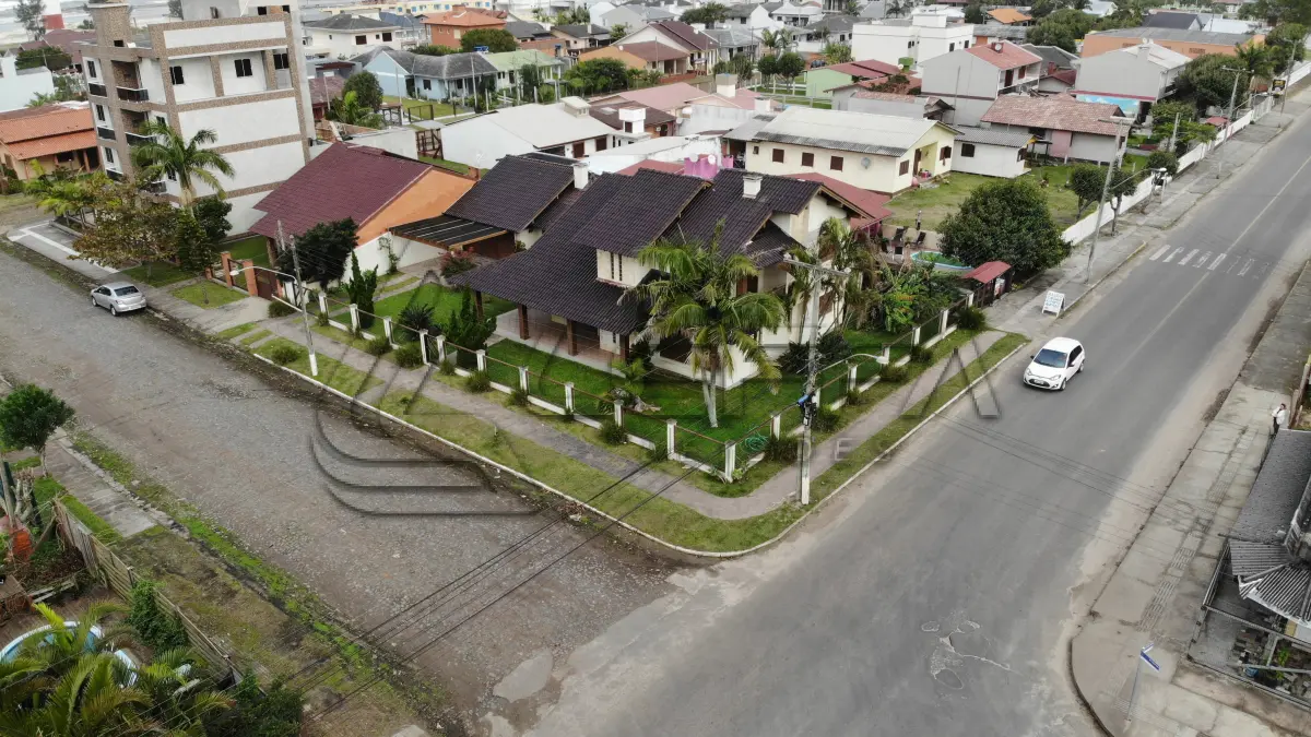 LOTE 001 - Dois Terrenos, Lote 01 e 02 da quadra C, com casa de alvenaria com dois pavimentos, na praia Verde Mar em Arroio do Sal/RS