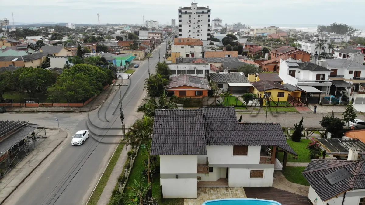LOTE 001 - Dois Terrenos, Lote 01 e 02 da quadra C, com casa de alvenaria com dois pavimentos, na praia Verde Mar em Arroio do Sal/RS