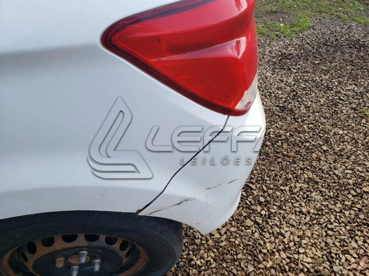 LOTE 006 - VEÍCULO CHEVROLET/ONIX, 1.0 MT IS, PLACAS IXF-8997, ANO/MODELO 2016