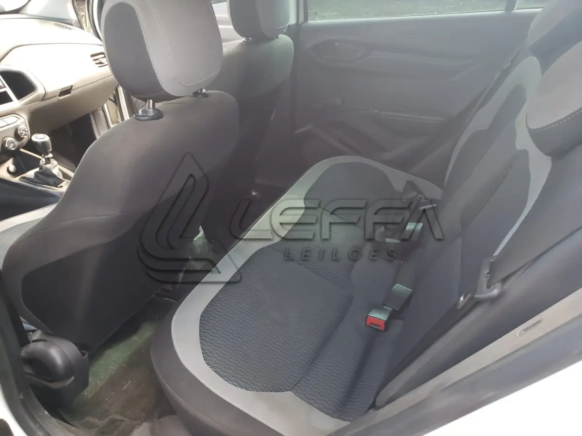 LOTE 006 - VEÍCULO CHEVROLET/ONIX, 1.0 MT IS, PLACAS IXF-8997, ANO/MODELO 2016