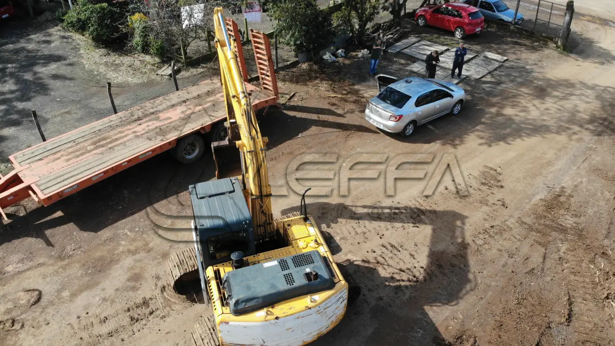 LOTE 003 - ESCAVADEIRA HYUNDAI, 140 LC7, DIESEL, ANO/MODELO 2011, 5.827 H