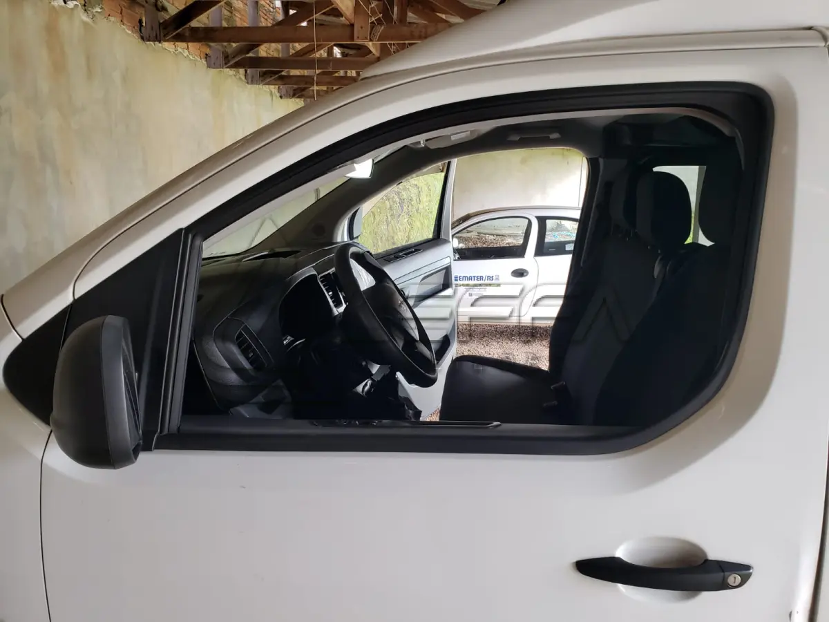 LOTE 001 - MICROONIBUS PEUGEOT, Expert Eurolaf, diesel, placas IZZ-6B74, ano 2019 e modelo 2020